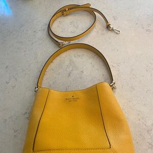 YELLOW KATE SPADE PURSE WITH CROSSBODY STRAP. EUC